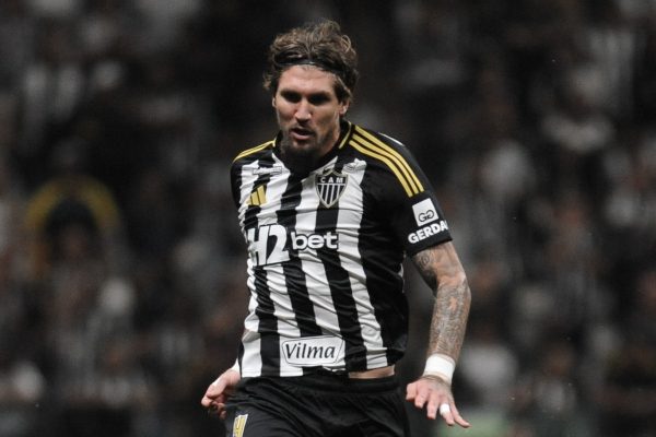 Lyanco em ao pelo Atltico (foto: Alexandre Guzanshe/EM/DA.Press)