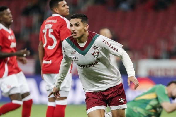 Kevin Serna comemora gol do Fluminense contra o Internacional (foto: LUCAS MERON / FLUMINENSE)