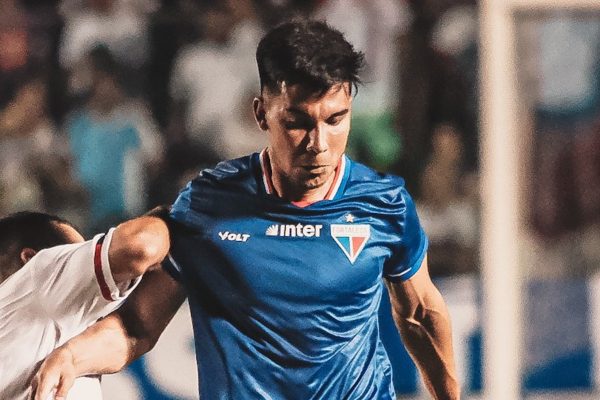 Pol Fernandez em campo pelo Fortaleza (foto: Divulgao/Fortaleza)