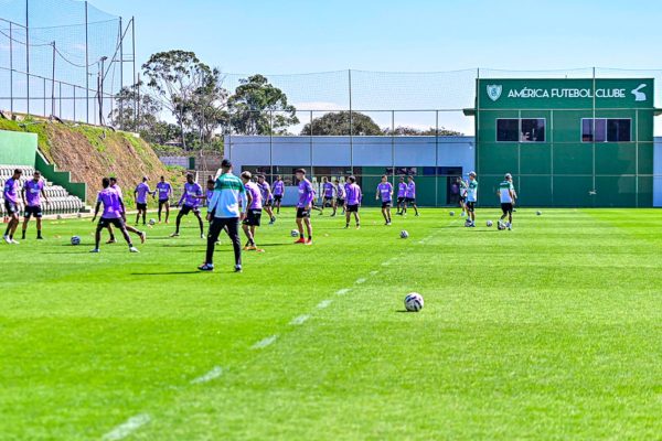 Amrica em treino no CT Lanna Drumond (foto: Mouro Panda / Amrica)