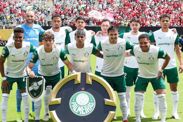 Jogadores do Palmeiras antes de partida no Mundial de Clubes (foto: Cesar Greco/AFP)