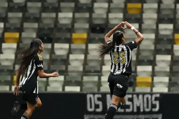 Jogadoras do Atltico comemoram gol contra o Vitria na Arena MRV (foto: Divulgao/Atltico)