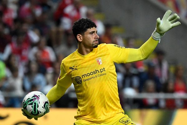 Matheus Magalhes em campo pelo Braga em 2023 (foto: MIGUEL RIOPA/AFP - 3/9/2023)