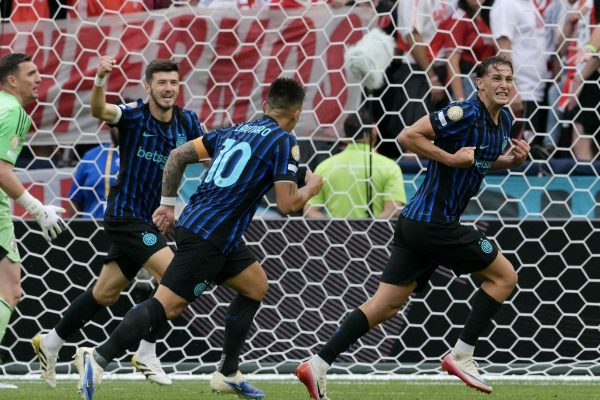 Jogadores de Inter de Milo comemoram gol no Mundial de Clubes (foto: JUAN MABROMATA/AFP)