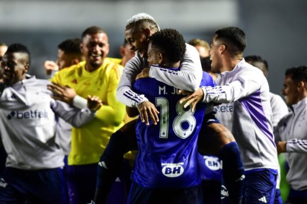 Com grande atuação, Cruzeiro vence o Santos com autoridade na estreia do técnico Zé Ricardo