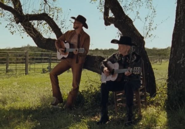 Encontro de gerações: Orville Peck grava clássico do country queer ao lado de Willie Nelson; ouça