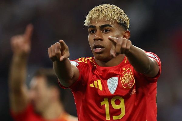 Lamine Yamal (foto: Jogador de 17 anos atua no Barcelona)
