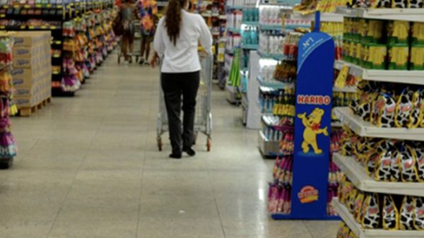 Supermercados fecham mais cedo na véspera de Natal em Ipatinga