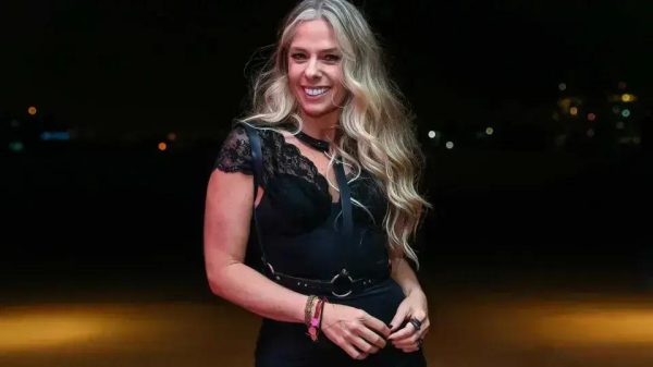 Adriane Galisteu descobre cálculo renal e faz cirurgia urgente