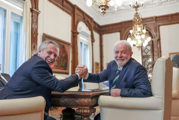 Banco dos Brics rejeita ideia de Lula de socorrer Argentina