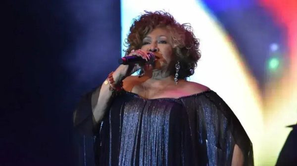 Alcione denuncia uso de imagem em propaganda falsa com IA