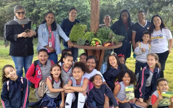 Alunos da rede municipal de Timóteo visitam as hortas da Agrifat