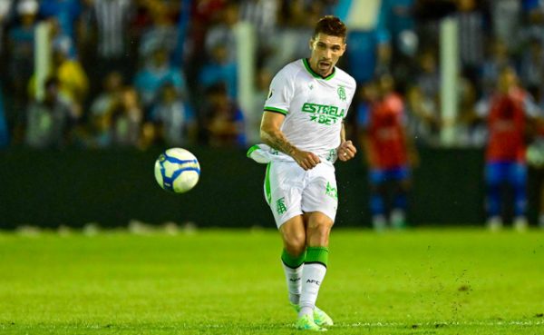 Amrica em jogo contra o Paysandu na Srie B (foto: Mouro Panda/Amrica)
