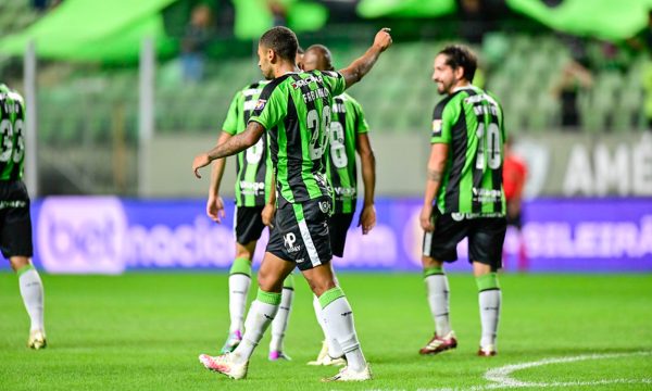 Amrica em jogo contra a Ponte Preta, pela nona rodada da Srie B (foto: Mouro Panda/Amrica)