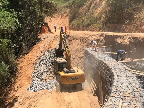 Obras de pavimentação da AMG-4030 avançam no Vale do Aço