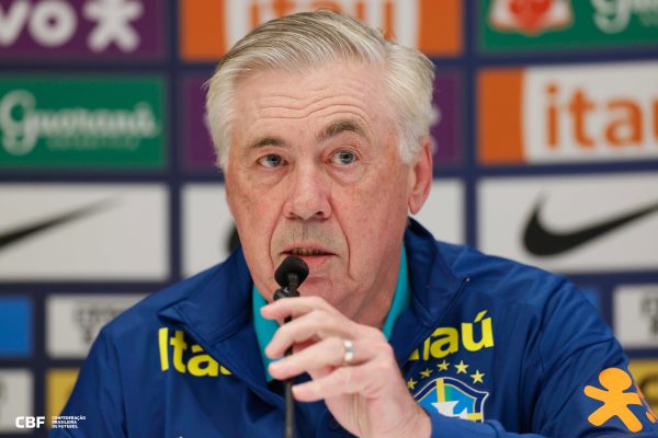 Carlo Ancelotti em entrevista coletiva antes de Equador x Brasil (foto: Rafael Ribeiro/CBF)