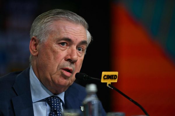 Carlo Ancelotti durante apresentao na Seleo Brasileira (foto: Mauro Pimentel/AFP)