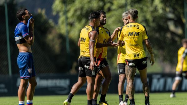 Jogadores do Atltico comemorando gol contra o Betim em jogo-treino (foto: Pedro Souza/Atltico)