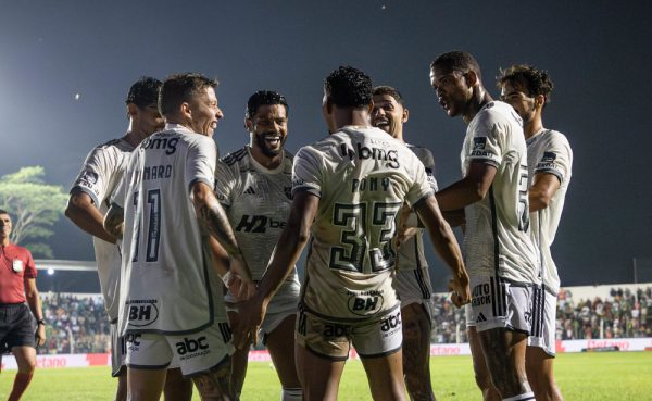 Jogadores do Atltico em comemorao de gol de Rony sobre o Tocantinpolis (foto: Pedro Souza/Atltico)