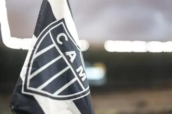 Atlético enfrenta desafios financeiros e atrasa pagamento de férias
