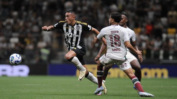 Cuello em ao pelo Atltico contra o Fluminense (foto: Alexandre Guzanshe/EM/D.A Press)