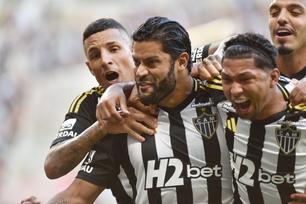 Jogadores do Atltico comemoram gol de Hulk no Mineiro (foto: Ramon Lisboa/EM/D.A Press)