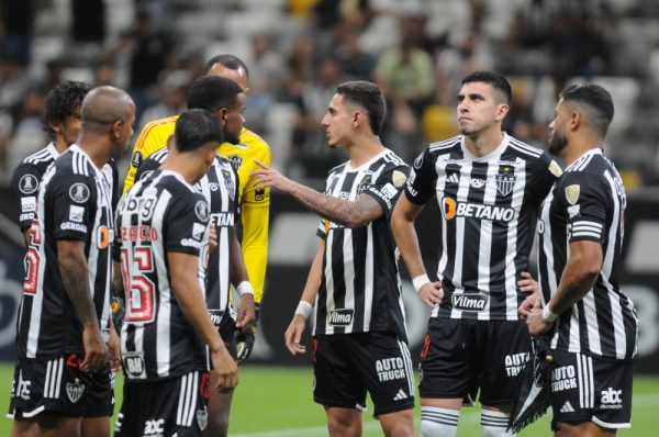 Jogadores do Atltico antes de duelo com o Caracas pela Libertadores (foto: Alexandre Guzanshe/EM/D.A Press)