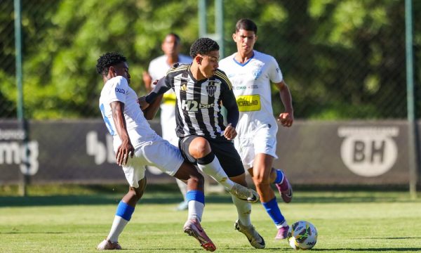 Pedro Atade marcou dois gols na vitria do Atltico (foto: Divulgao/Atltico)
