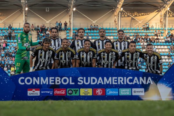 Jogadores do Atltico antes de jogo contra o Deportes Iquique (foto: Pedro Souza/Atltico)