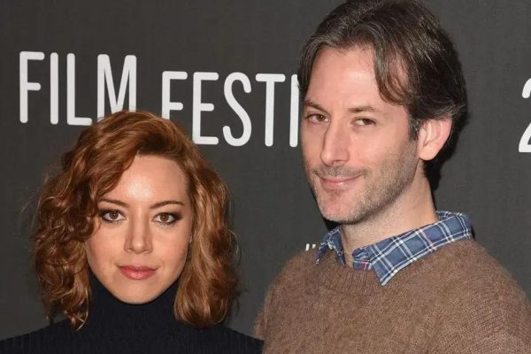 Aubrey Plaza se diz orgulhosa em última postagem com marido