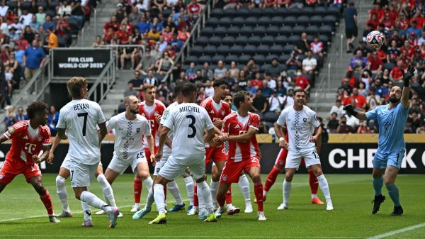 Bayern de Munique e Auckland City abriram o Grupo C no Mundial de Clubes (foto: Paul Ellis/AFP)