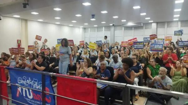 Audiência pública em Ipatinga discute valorização dos professores da educação