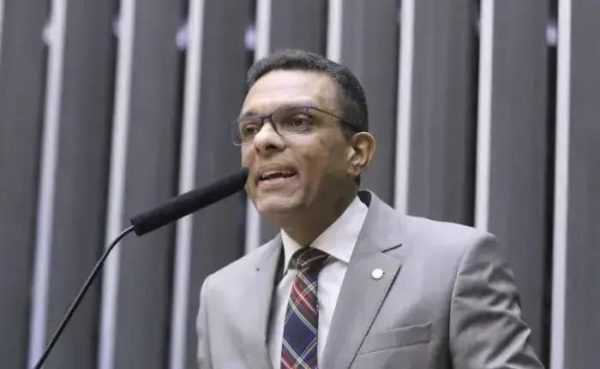 Audiodescrição é tema de audiência para inclusão de pessoas com deficiência visual
