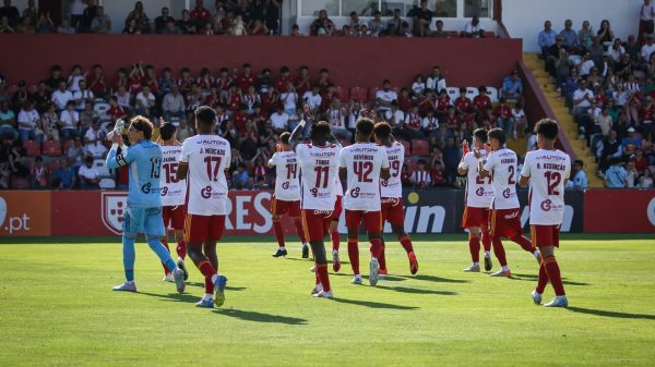 AVS luta contra o rebaixamento no Campeonato Portugus (foto: Divulgao/AVS)