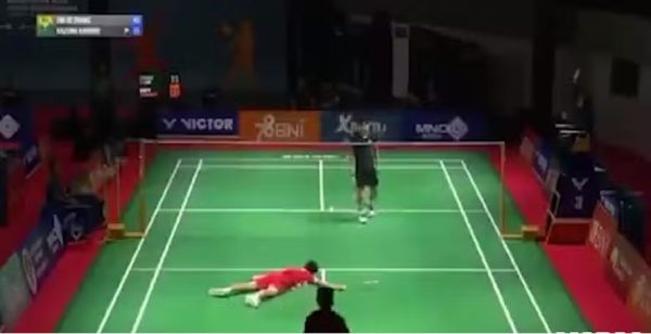 Zhang Zhijie teve uma parada cardaca sbita durante jogo de badminton (foto: Reproduo)