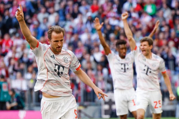 Comemorao de um dos gols da vitria no jogo da taa (foto: Michaela Stache/AFP)