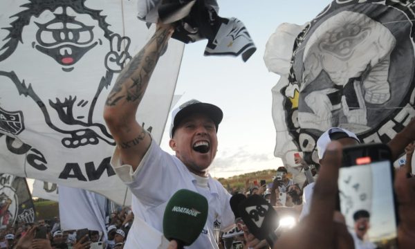 Bernard no aeroporto de Confins (foto: Alexandre Guzanshe/EM DA Press)