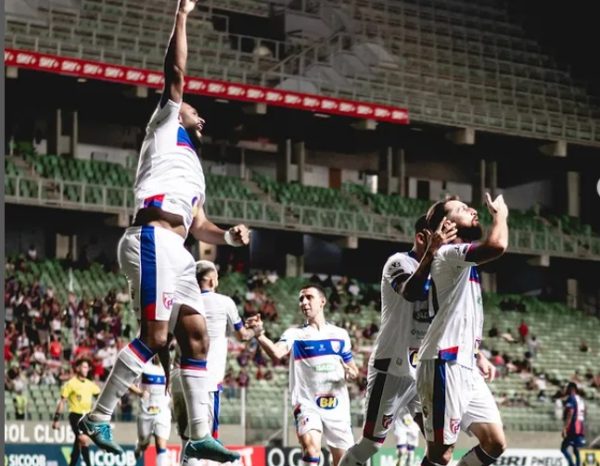 Diogo Jardel marcou o gol da vitria do Betim na estreia do Mineiro (foto: Reproduo/Betim FC /Instagram )