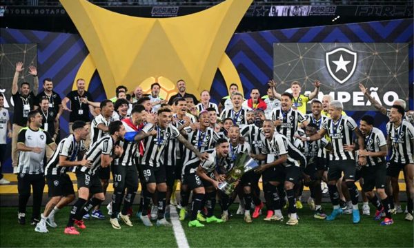 Botafogo foi campeo brasileiro em 2024 (foto: Mauro Pimentel/AFP)