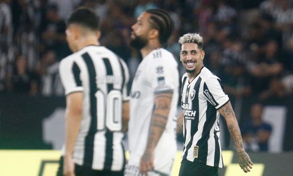 Atltico levou trs belos gols do Botafogo de fora da rea (foto: Vitor Silva/Botafogo)