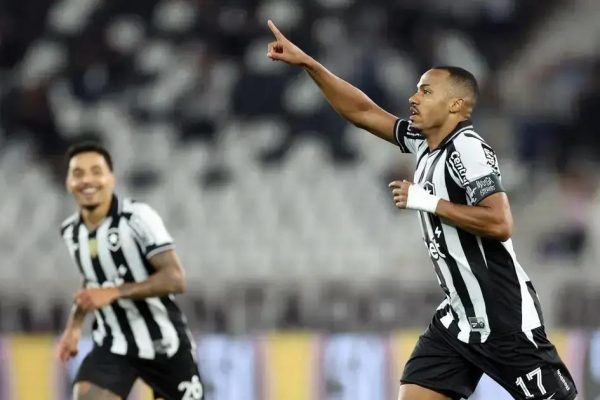Botafogo derrota Ceará em emocionante partida do Campeonato Brasileiro