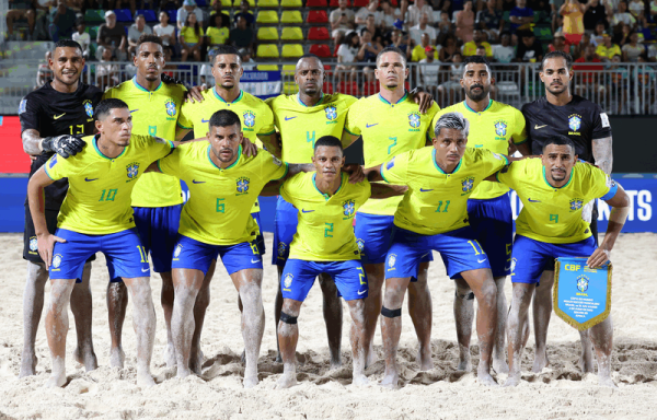 Time do Brasil de futebol de areia (foto: CBSB/Divulgao)