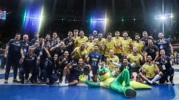 Seleo Brasileira Masculina de Vlei comemora vitria na Liga das Naes (foto: Divulgao/FIVB)