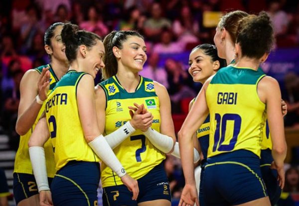 Brasil comemora vitria sobre a Alemanha na Liga das Naes (foto: Reproduo/FIVB)