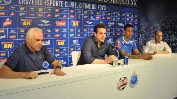 Bruno Vicintin se reencontra com ex-jogadores do Cruzeiro durante viagem à Argentina