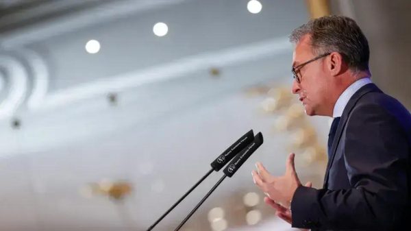 Bundesbank alerta sobre riscos de alta nos preços do petróleo devido a conflitos no Oriente