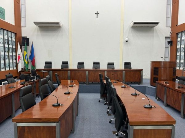 Câmara de Ipatinga recebe Tribunal do Júri durante reforma do Fórum