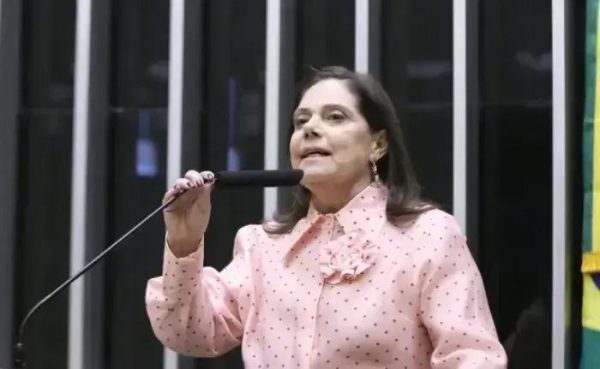 Câmara aprova ampliação de royalties do petróleo para assistência estudantil