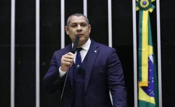 Câmara debate concessão de porte de arma para vigilantes fora do serviço