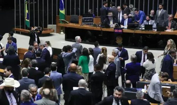 Câmara dos Deputados aprova reajuste salarial para servidores públicos
